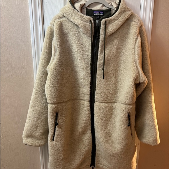 Patagonia women’s Lonesome Mesa hooded parka